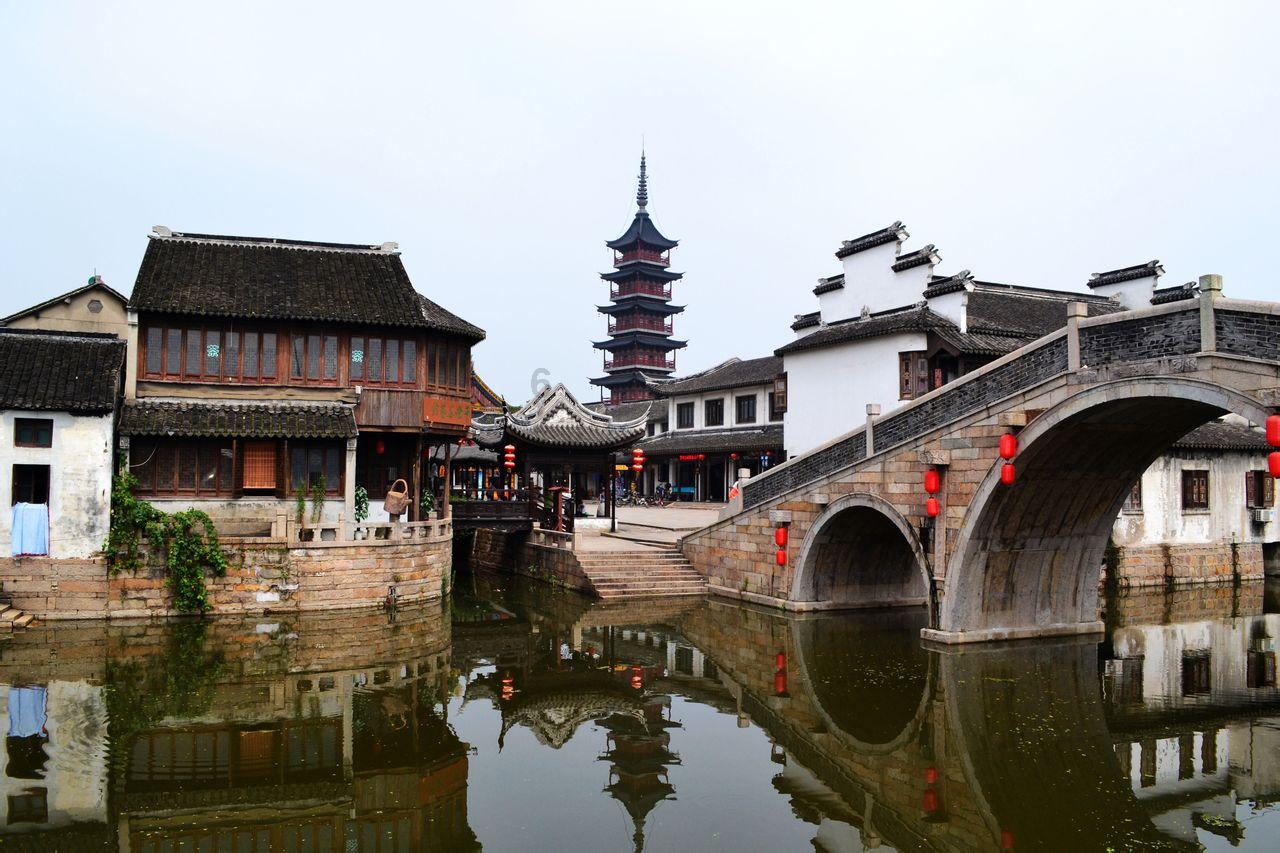 《诗行重庆》开机 邀请单霁翔探寻重庆文化
